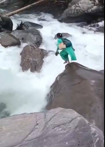 Himachal Nurse Wades Through Flooded Stream to Vaccinate Infant