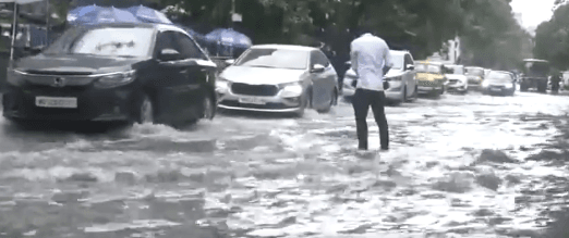Kolkata Sees Heavy Rainfall, Humidity Persists as IMD Issues Alerts Across Bengal