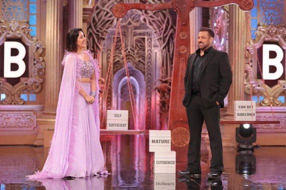 Bigg Boss 19: Ashnoor Kaur Meets Hina Khan for 3 Hours Before Salman Khan’s Show