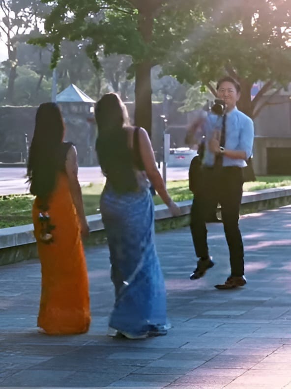 Women Dance ‘Badi Mushkil,’ But Cameraman Steals the Spotlight