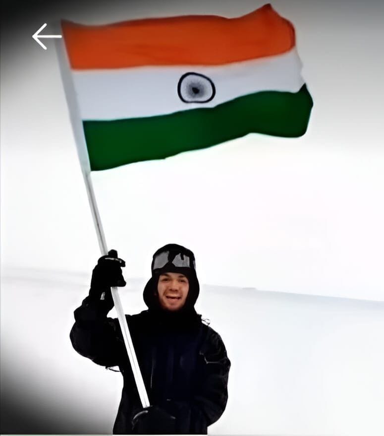 Indian Man Waves Flag in Antarctica, Sends Independence Day Wishes