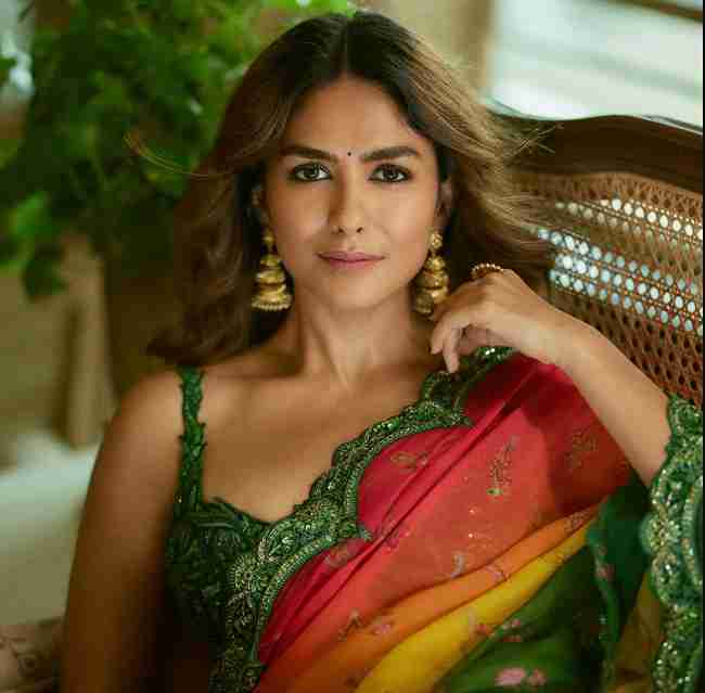 Mrunal Thakur Faces Backlash for Comment on Anushka Sharma: “She’s Not Working, I Am