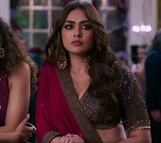 Mrunal Thakur Faces Backlash for Comment on Anushka Sharma: “She’s Not Working, I Am