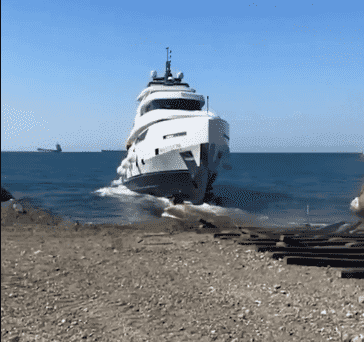 $1 Million Luxury Yacht Sinks Within Minutes of Its Maiden Voyage