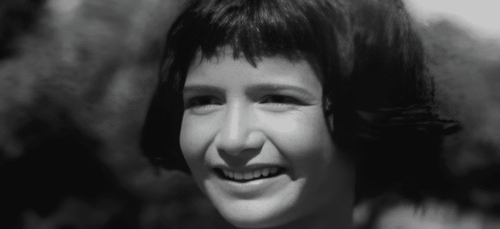 Bollywood Star Abandoned at 5, Left Home at 21 with ₹60, Has 2 Kids with Superstar Out of Wedlock