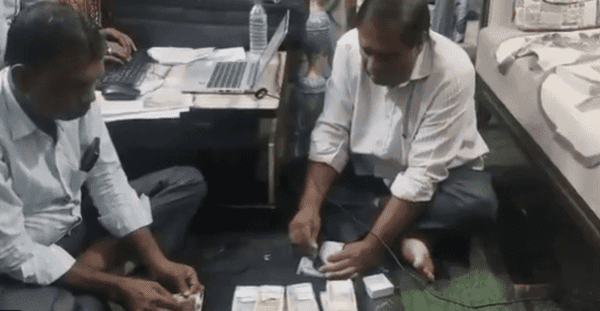 Odisha Vigilance Catches 2 BEO Staff in Sambalpur Taking ₹7,000 Bribe