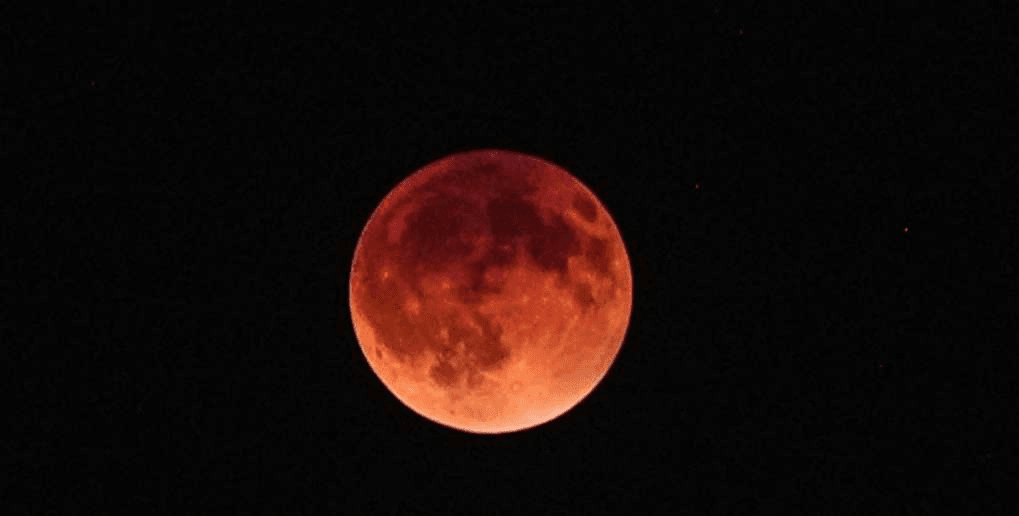 The Great Pyramids of Giza to India: Stunning Celestial Event Illuminates the Skies