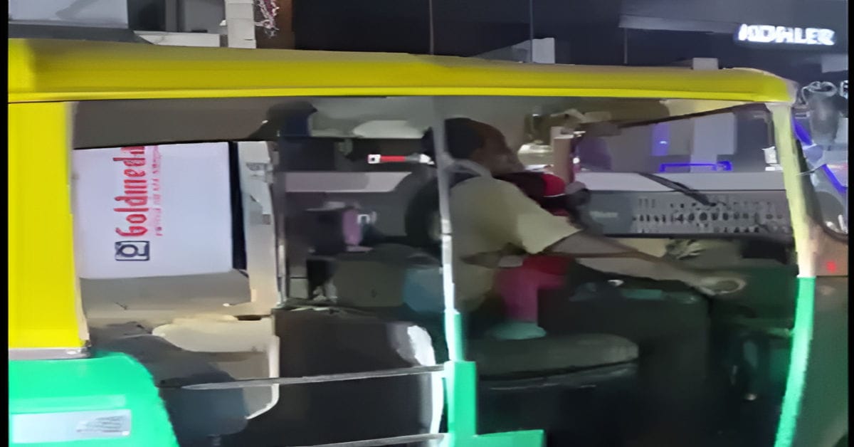 Bengaluru Auto Driver's Heartwarming Gesture Captured in Viral Video
