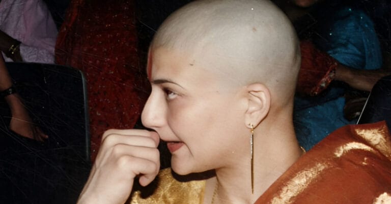 Bollywood Star Abandoned at 5, Left Home at 21 with ₹60, Has 2 Kids with Superstar Out of Wedlock