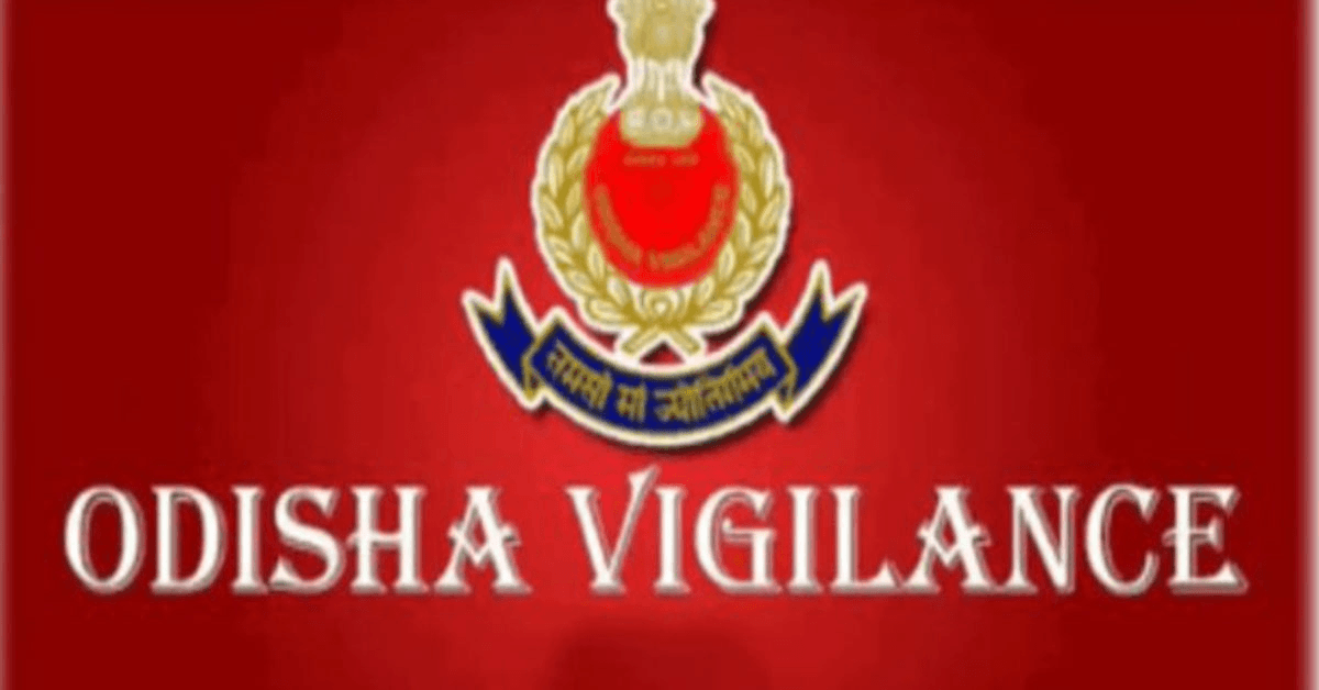 Odisha Vigilance Catches 2 BEO Staff in Sambalpur Taking ₹7,000 Bribe