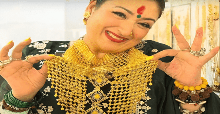 Sunita Ahuja Shows Off Gold Necklace Gifted by Govinda on Karw Chauth"Sona Kitna Sona Hai"