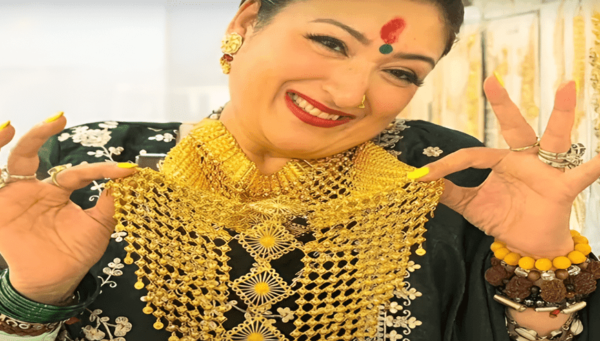 Sunita Ahuja Shows Off Gold Necklace Gifted by Govinda on Karw Chauth"Sona Kitna Sona Hai"